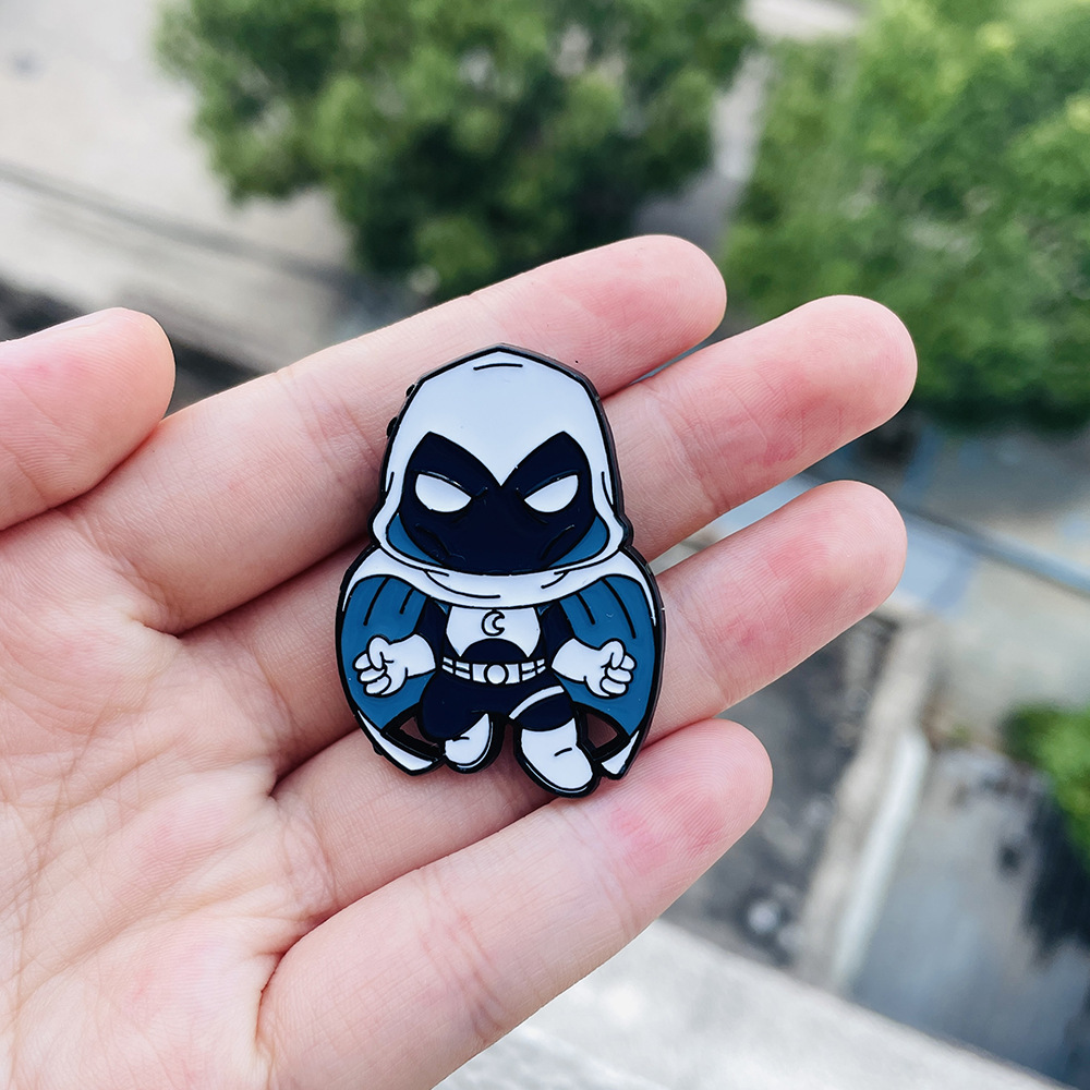 Nuevo broche de película europea y americana de Marvel transfronteriza Moonlight Knight Crimson Bruja Loki Thanos esmalte PIN