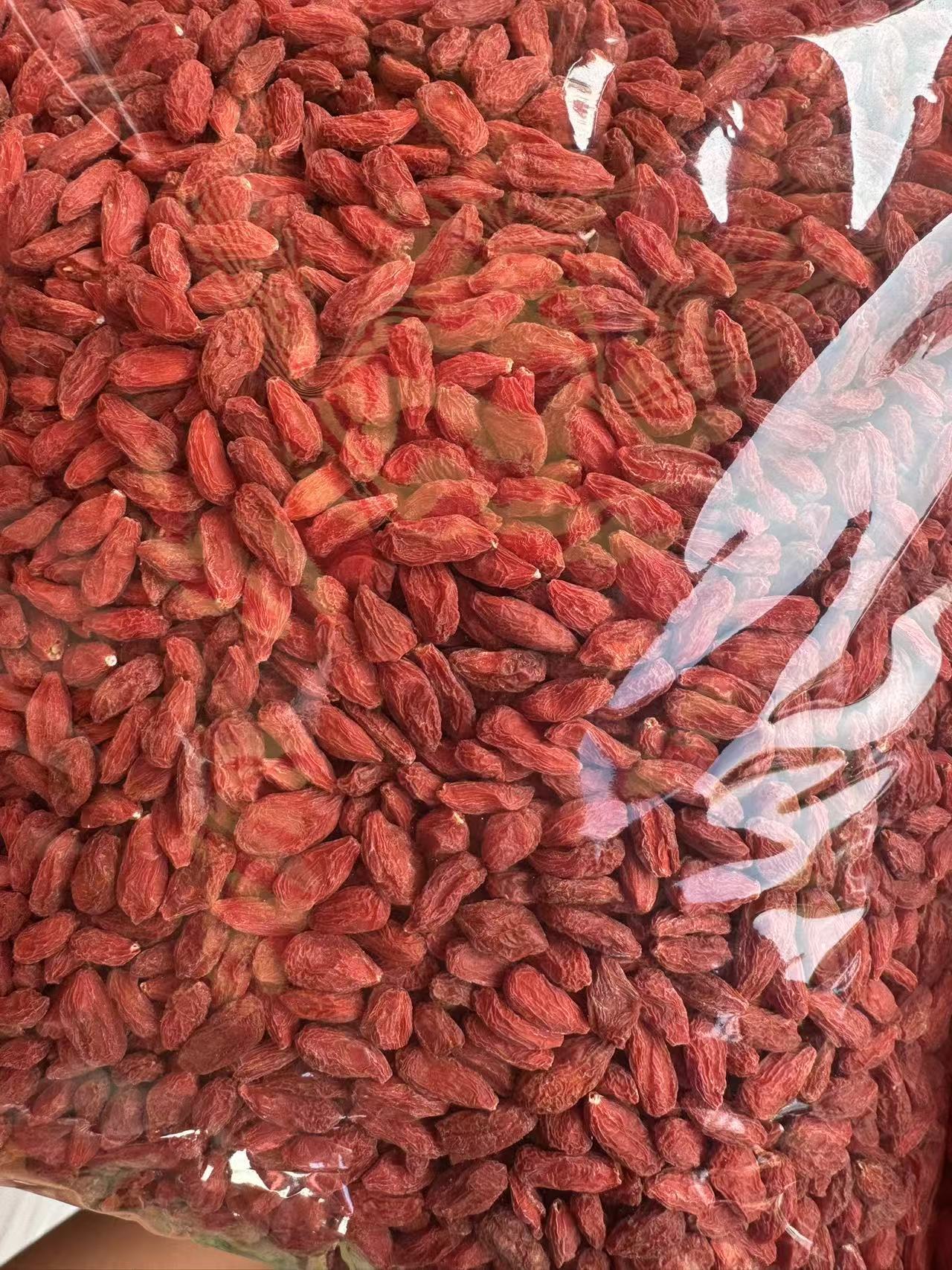 Ningxia Red Goji Berries Gouqizi Sun-Dried Whole Berries for Tea Soup and Cooking 1000g Bag specifications