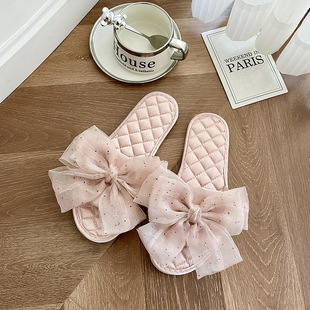 �W荚W���������Y��Ь�r��һ������Ů�L�҃��⴩�����Ҿ�ЬŮ