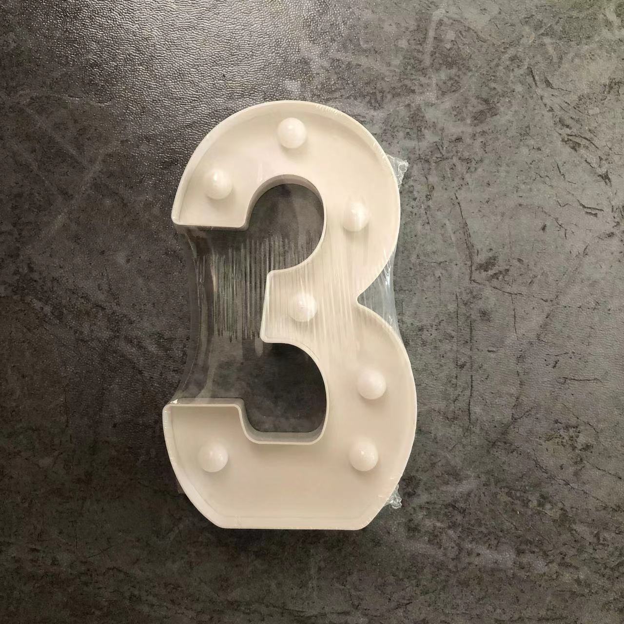 Lámpara LED de Letras y Números de PVC Decorativa para Fiestas y Bodas image 31