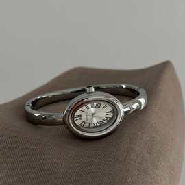 新品手镯女士手表女表椭圆形学生小众跨境小红书爆款石英腕表