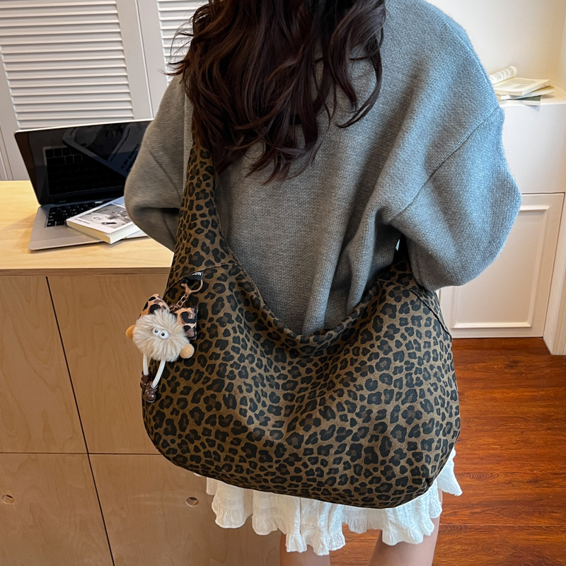 跨境新款女包日系休闲慵懒感豹托特包学生上课百搭通勤单肩斜挎包