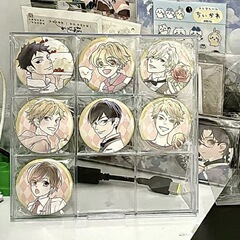 百円店四宮格収納ケースバー展示ケースアニメバッジ小カード収納棚食べ谷人
