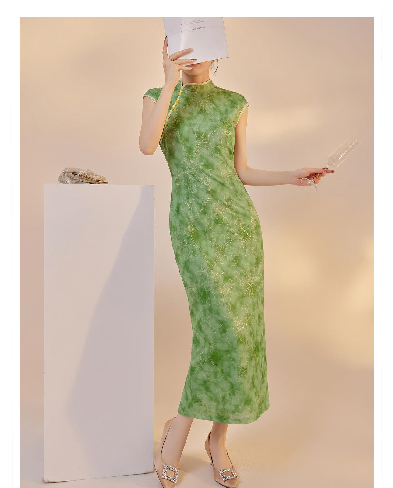 Đầm maxi cổ đứng sườn xám cách tân — Xanh lá cây nhạtcolor chi tiết 13