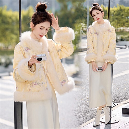 New Chinoiserie down Jacket for Women 2025 Elegant Embroidered Real Fox Fur Fashion Fur 90 White Duck down Jacket