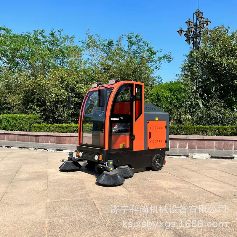 供应驾驶式扫地车工 电动吸尘扫地机 大型物业道路垃圾清扫车