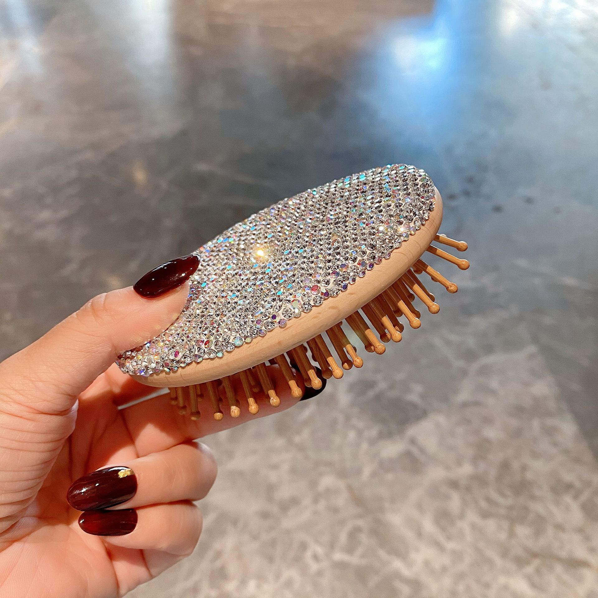 XZ9274 다이아몬드가 박힌 손잡이가 없는 타원형 나무 빗