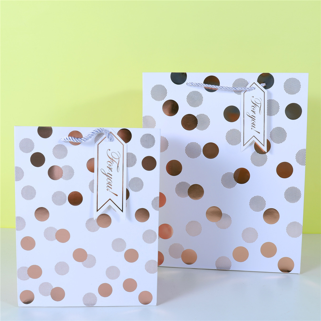 Cross-border special supply of hot stamping wavy pattern white card gift portable paper bag round ball five-pointed star shopping bag diagonal pattern