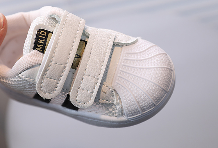 Barnbrädegalleria vit port hane och hona gående babyhacka, pring/sommar 2023 urholkad ingle meh_voghion.com