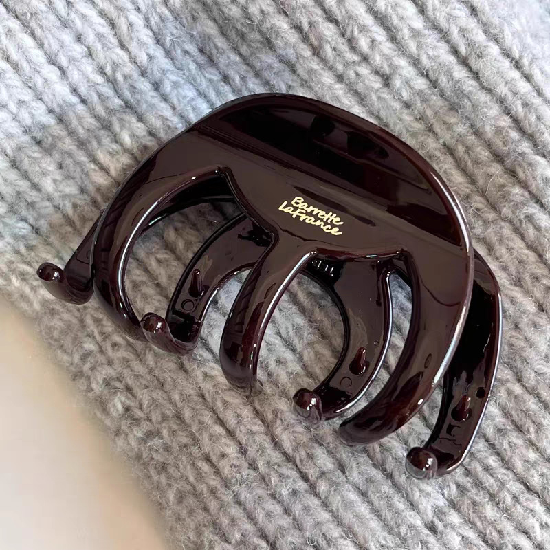 チョコレートブラウンのシンプルな髪にサメのクリップ2025の新しい高級感ヘアクリップの女性の後頭部クリップの髪飾り