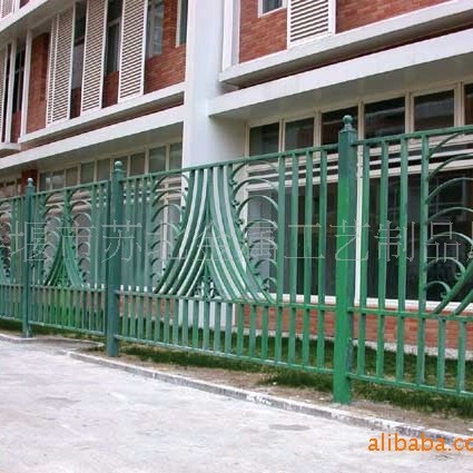 欧式铁艺厂区栏杆围栏 楼盘建筑铁艺防护栏 学校铁工艺建筑隔离栏