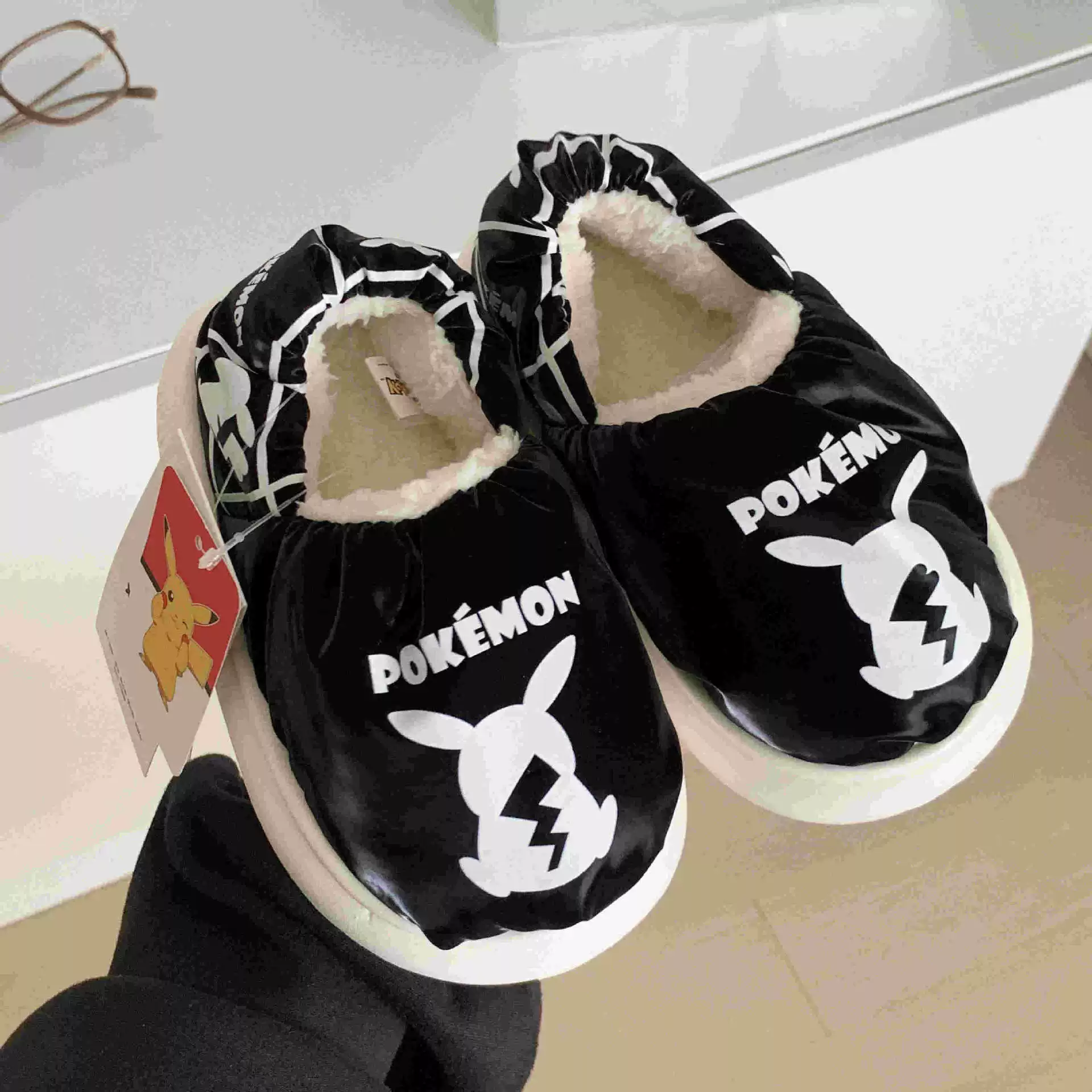 Осенне-зимние теплые домашние модные крутые Детские хлопковые тапочки с мультяшным Пикачу для мальчиков и девочек, уличная хлопковая обувь на флисовой подкладке