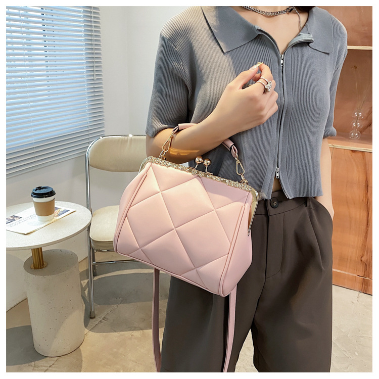 New Fashion Rhombus Embossed One-shoulder Diagonal Clip Bag Wholesale Nihaojewelry display picture 35