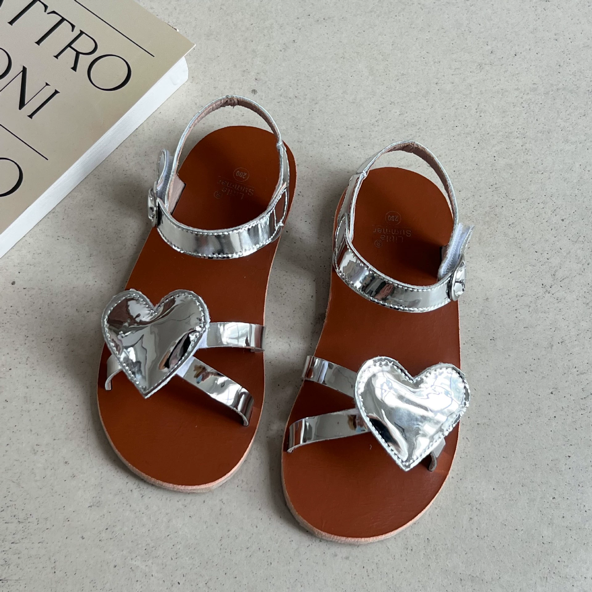 Летние нескользящие сменные сандалии на липучках в форме сердца, разноцветные, милые, универсальные, для принцесс