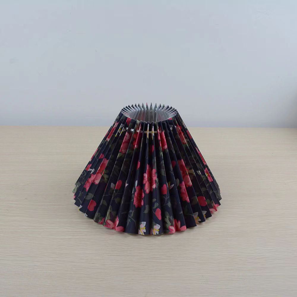 Transfronteriza en stock Corea Del Sur de la vendimia de tela plisada pantalla creativa KD lámpara de mesa accesorios DIY Shell 24CM