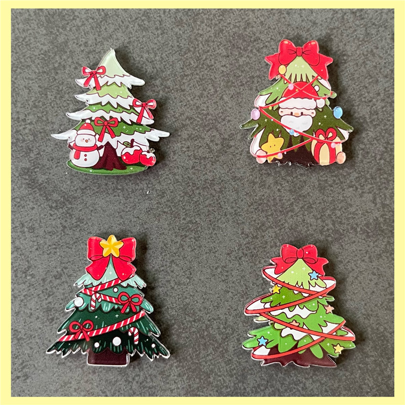 クリスマス装飾冷蔵庫にクリスマスツリーを貼ったヘラジカ老人杖蝶吸鉄石が子供の友達にプレゼントします|undefined