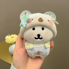 日本のナガノは熊をからかっています。