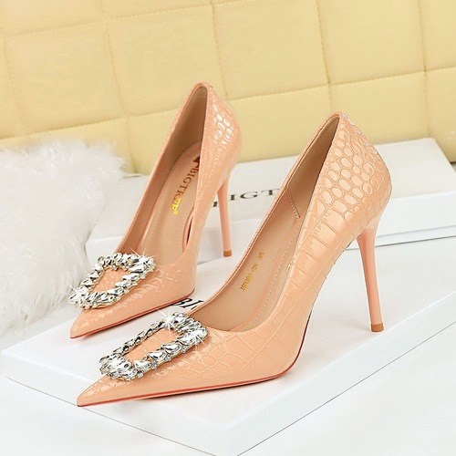 3391-K30 Fashion Banquet High Heels Slim Heels Shallow Mouth Pointed Lacquer Skin Snake Pattern Rhinestone Button Single Shoe High Heels