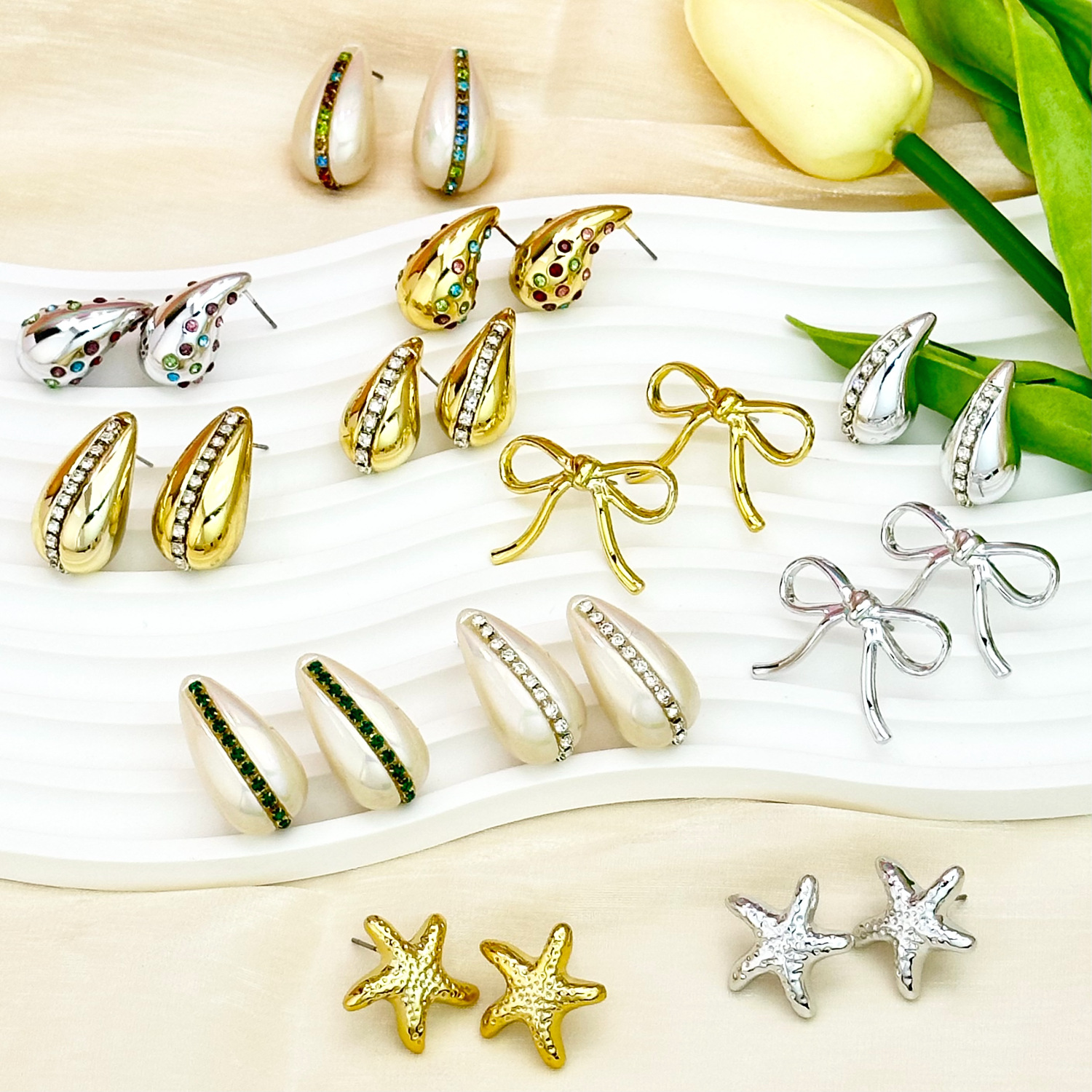 Acrylic retro creative earrings with bow drop-shaped