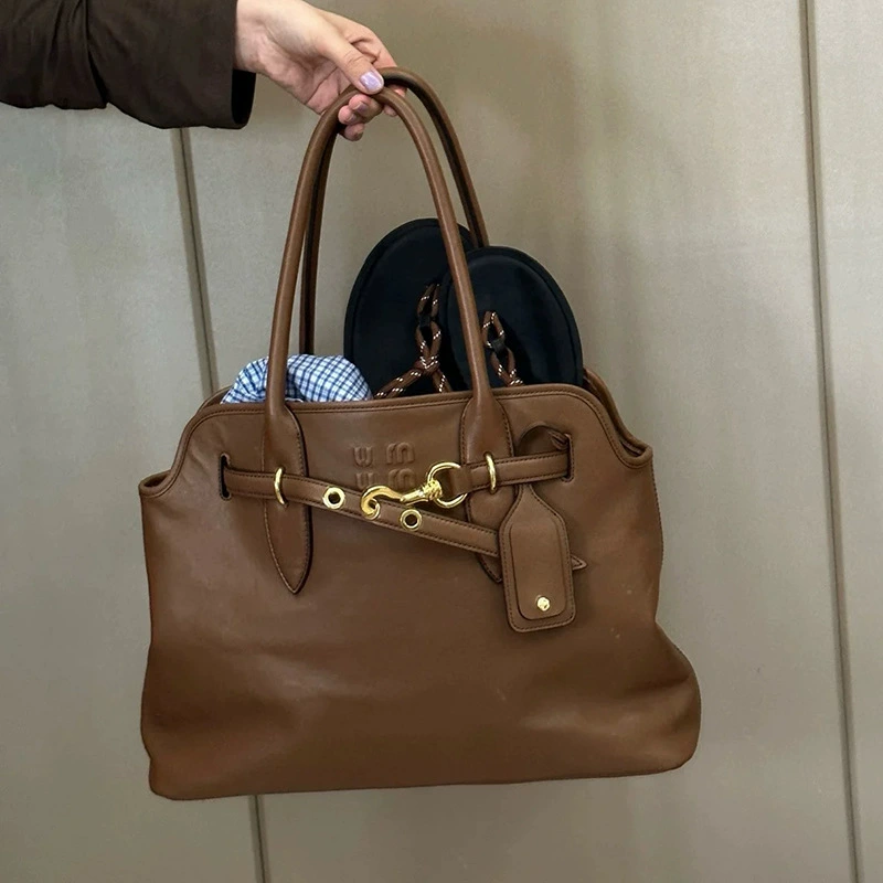 Leather capacious shopping bag
