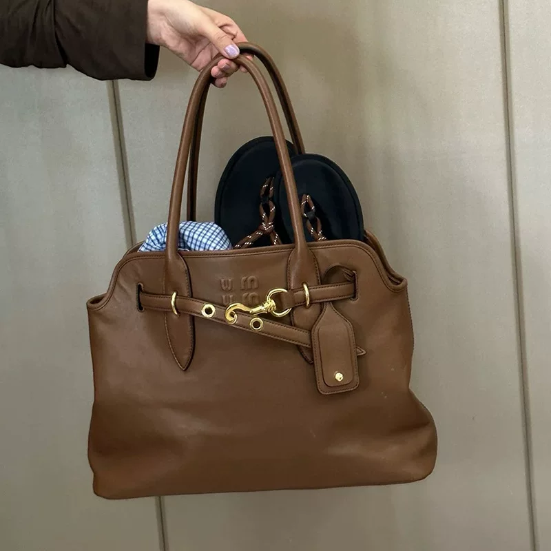 Leather capacious shopping bag