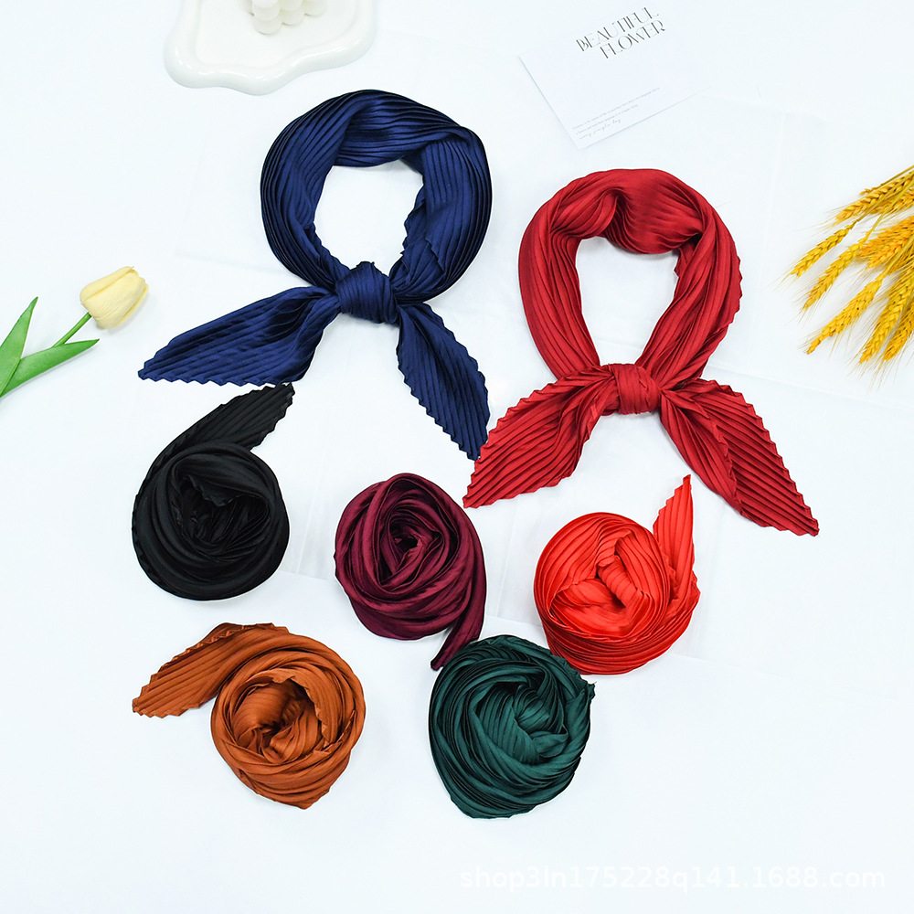 Transfronterizos lujosos monocromáticos de seda de imitación pequeña bufalla cuadrada arrugada atmósfera de cuello arrugado bufandas de seda damas bufandas al por mayor