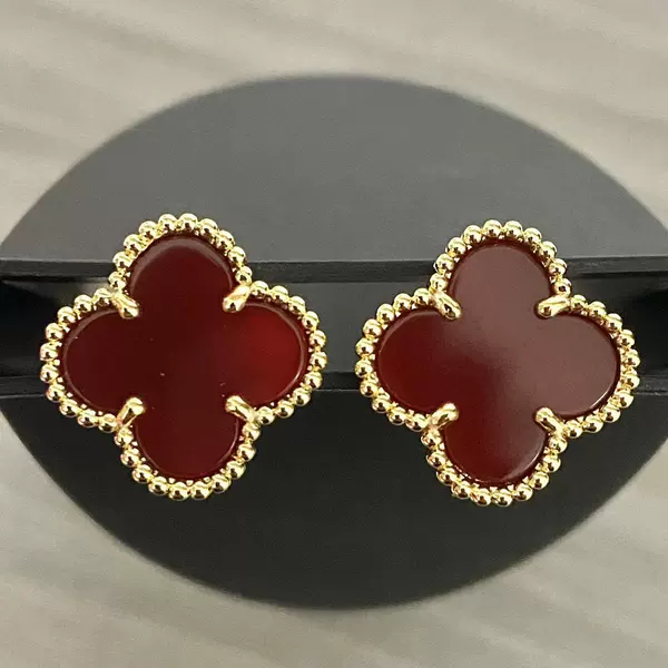 Golden onyx earrings