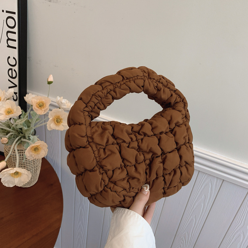 펜던트가 없는 브라운 컬러