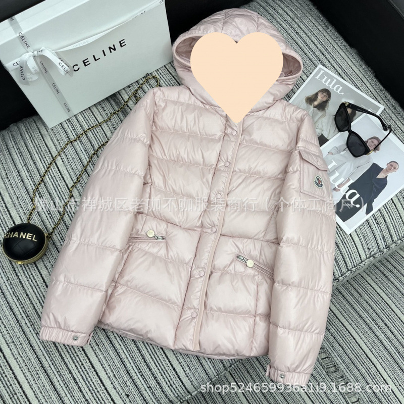 Mon*25新款连帽收腰羽绒服外套90绒填充YB五金经典的标志性袖标|undefined