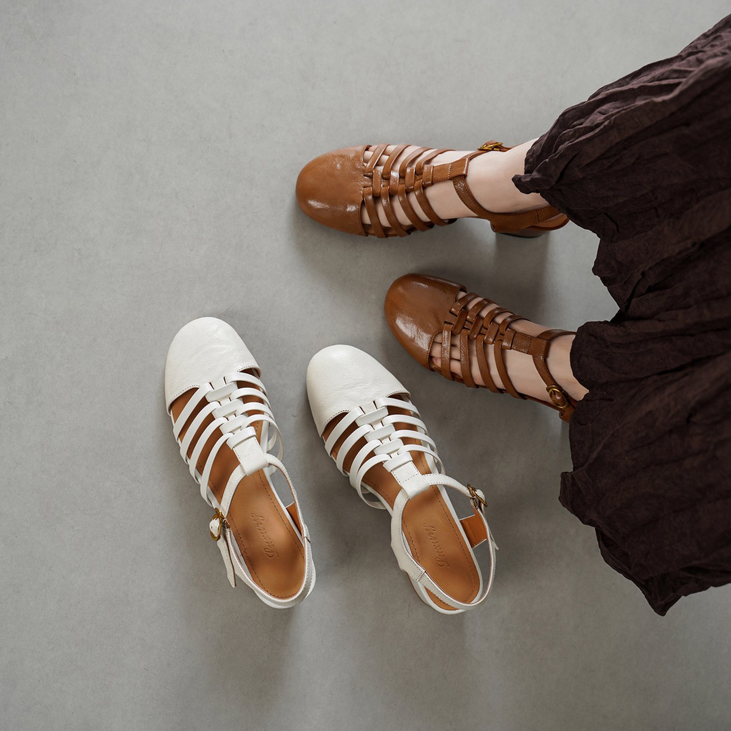 Sandal nữ cổ điển mũi nhọn quai T khóa, gót 5 cm, da cừu mềm — màu trắng ngà