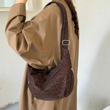 包包女新款斜挎包豹纹单肩包女包大容量饺子包通勤韩国小众腋下包