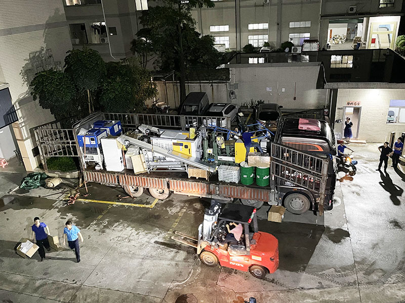 装运压铸机水口机取件机 (2)