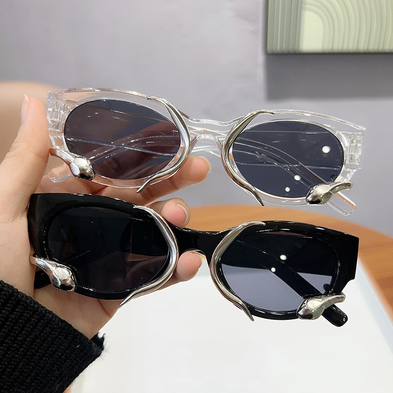 Ropa De Calle Color Sólido PC Protección UV400 Marco Ovalado Fotograma Completo Gafas De Sol Mujer display picture 2