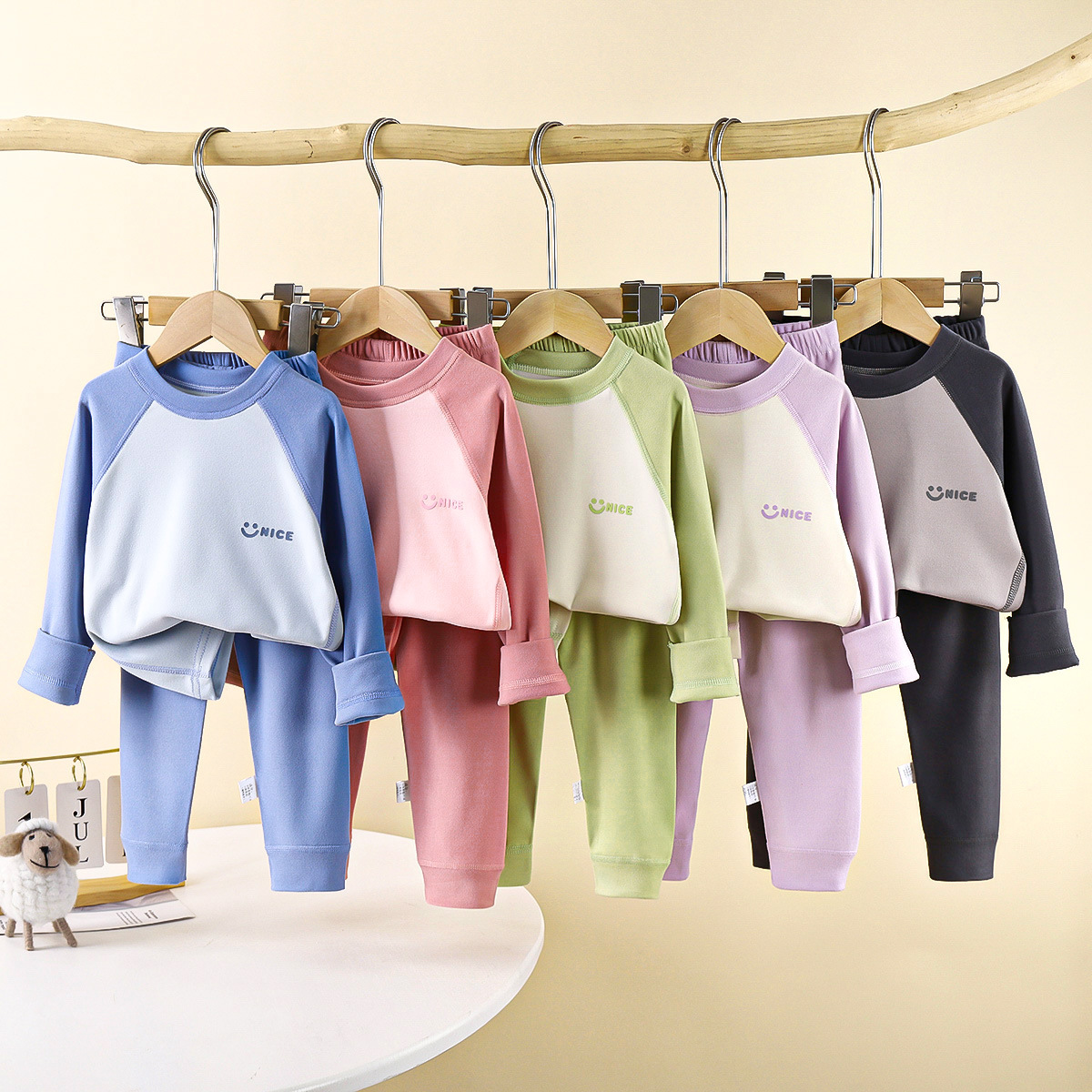 Children's Thermal Home Wear Set Autumn and Winter Boys and Girls Seamless Thermal Tops and Pants Pajamas Long-Sleeve Underwear