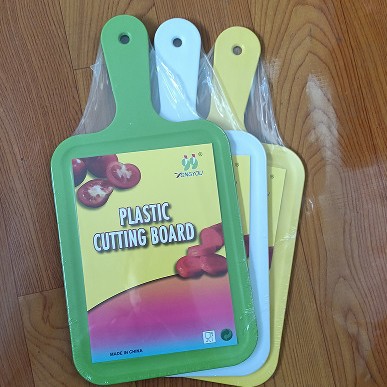Tabla de cortar de plástico de Yiwu tabla de cortar al por mayor tabla de cortar de doble cara tabla de cortar de frutas creativa fideos enrollados tabla de cortar de cuchillos domésticos