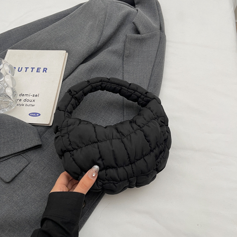 Bolso de nube a cuadros plisados coreanos al por mayor Bolso de axilas 2024 Nuevo estilo de plumón Mini bolso de moda