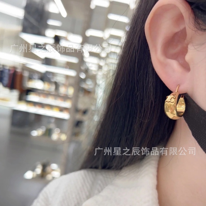 女性用のラベル付き凱旋門半円イヤリングの実物写真、シンプルでファッショナブルな女性用の光沢のあるイヤリング、工場卸売|undefined