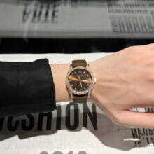 ��ʿƷ�ƿ羳���l��־ϵ���荈A�PʯӢ�п��z���ֱ����Q���l���l