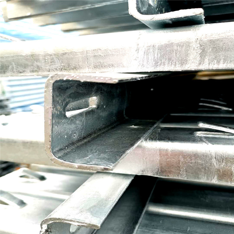 支持批发镀锌槽钢立柱护栏 m柱公路隔离网 焊接隔离栅 工厂自营