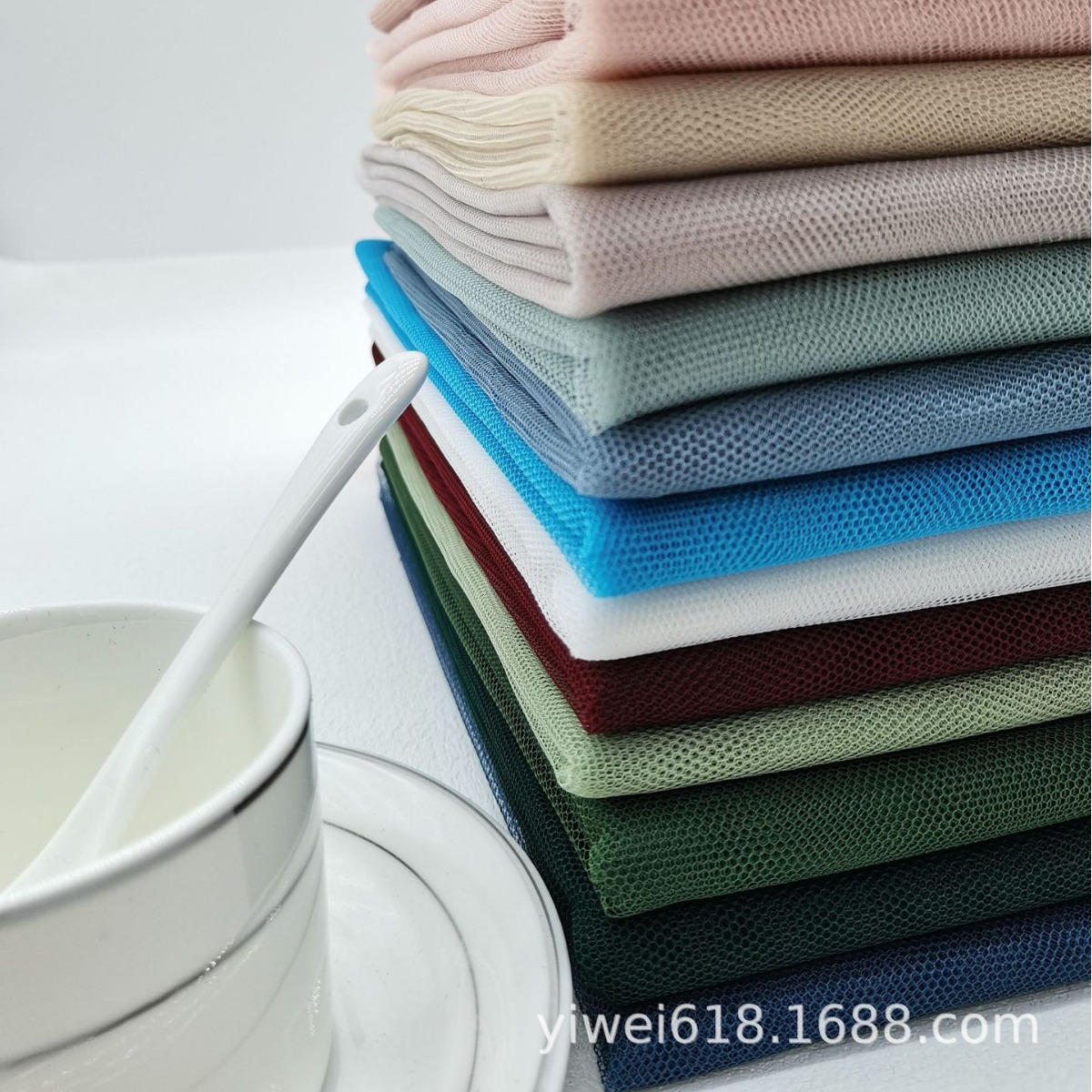 厂家直销批发涤韩网网眼布料婚纱礼服服装头纱头饰面料