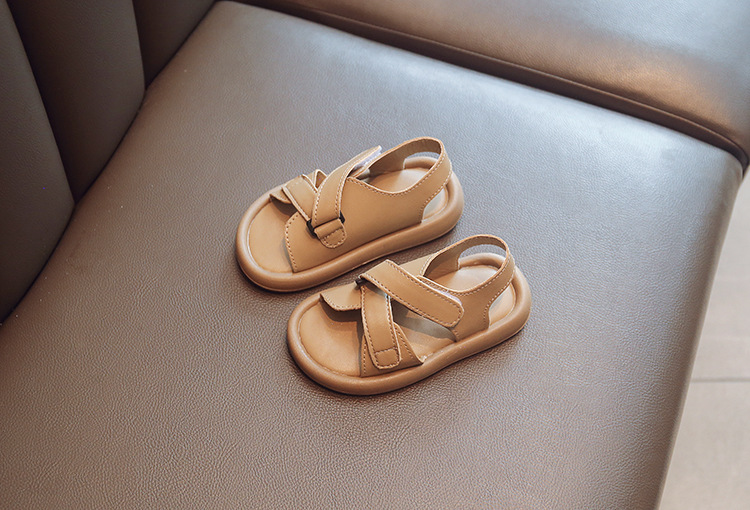 2024 Sandali versatili per bambini semplici alla moda da spiaggia della nuova ragazza estiva 2024 Scarpe singole di marca alla moda con suola morbida_voghion.com