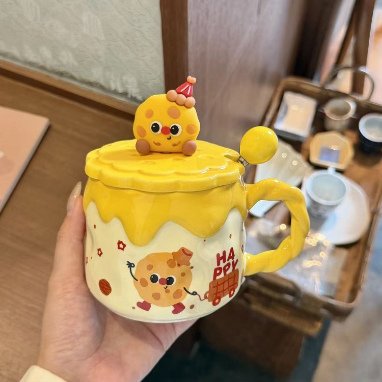 Creativo lindo pan tostado taza de cerámica casera con cucharas de cubierta de agua alta cara hermosa taza de marca para niños