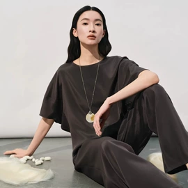 女式针织衫;女式T恤;女式衬衫