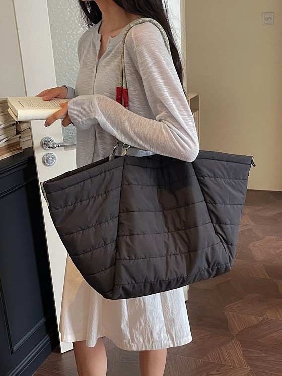 Simple primavera y verano nuevo 2026 nube hombro bolsa de gran capacidad de viaje de viaje de acondicionamiento físico bolso portátil mujer