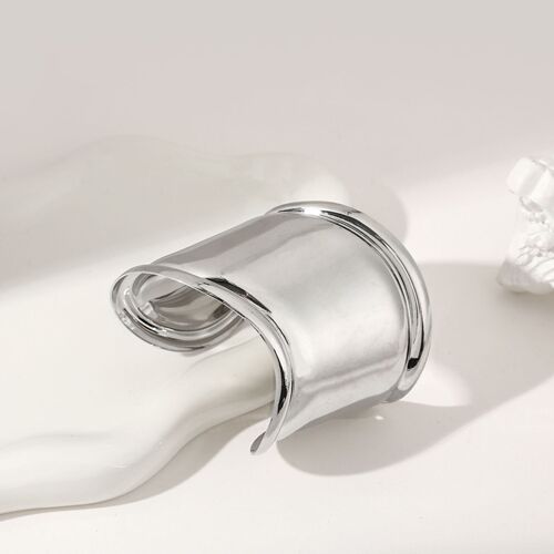 Cross-border European and American personality geometric heterosexual metal corrugated hand ornaments retro irregular exaggerated three-dimensional wide bracelet for women