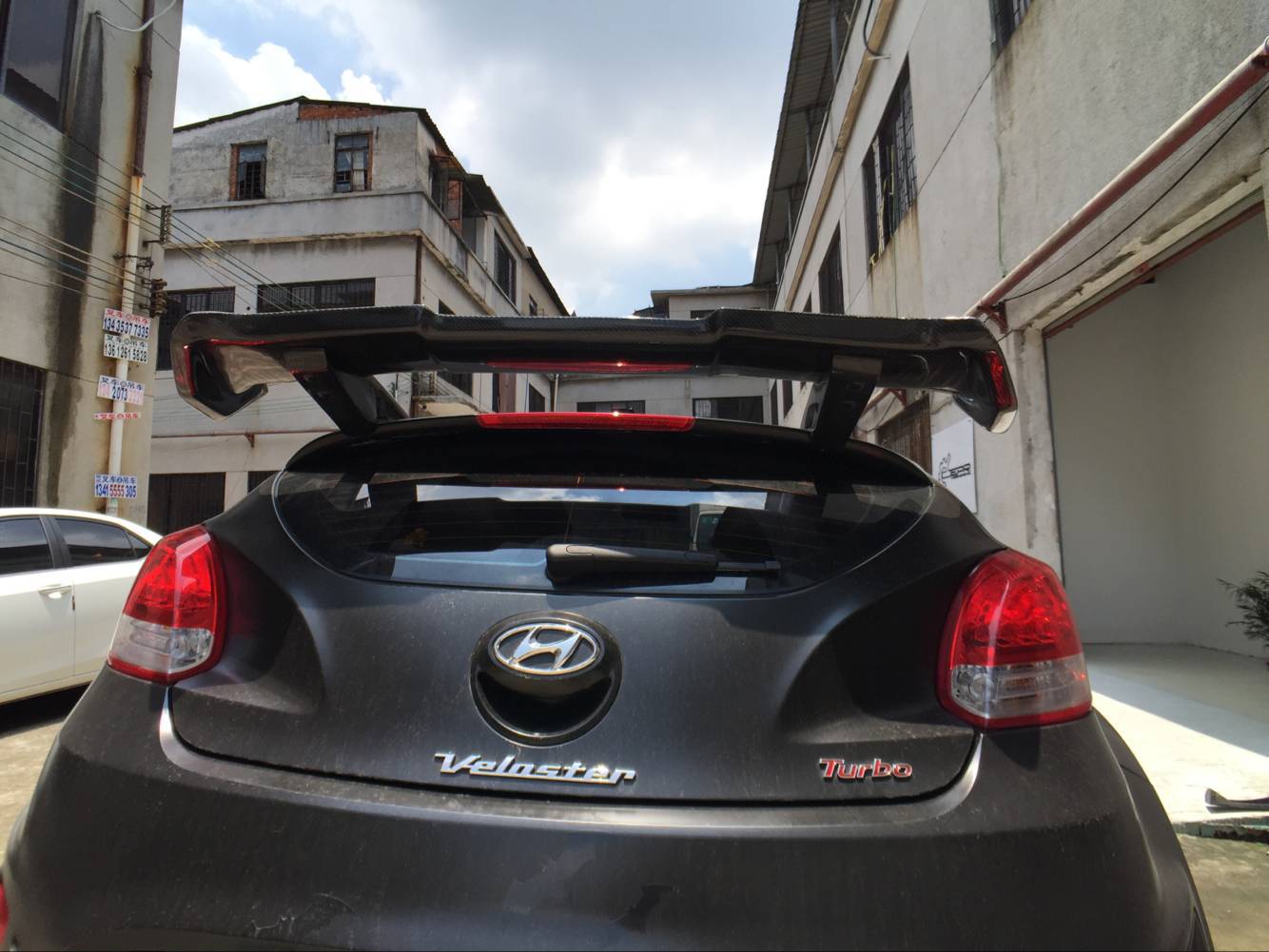 Suitable for Hyundai Veloster car modification parts, carbon fiber rear spoiler, MR V3 spoiler