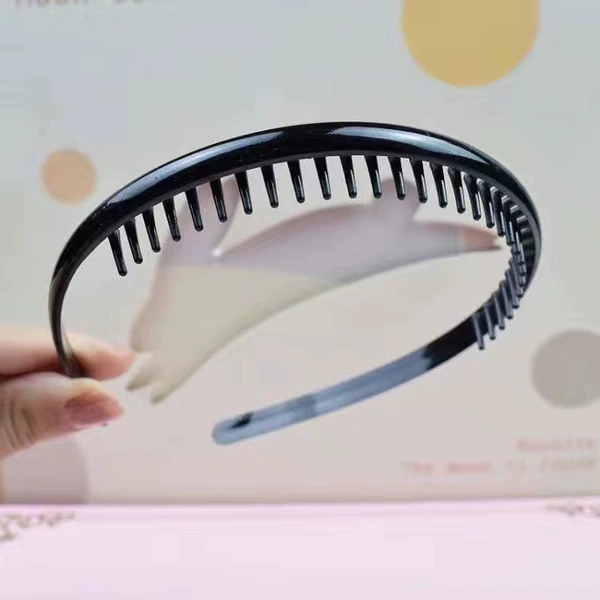 Glossy scalloped headband