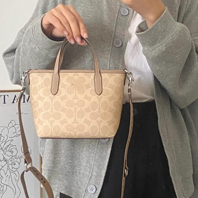 Kou C's classic printed shoulder bag, crossbody bag, and tote bag, featuring a monogram pattern, city15 mini tote bag, versatile for women