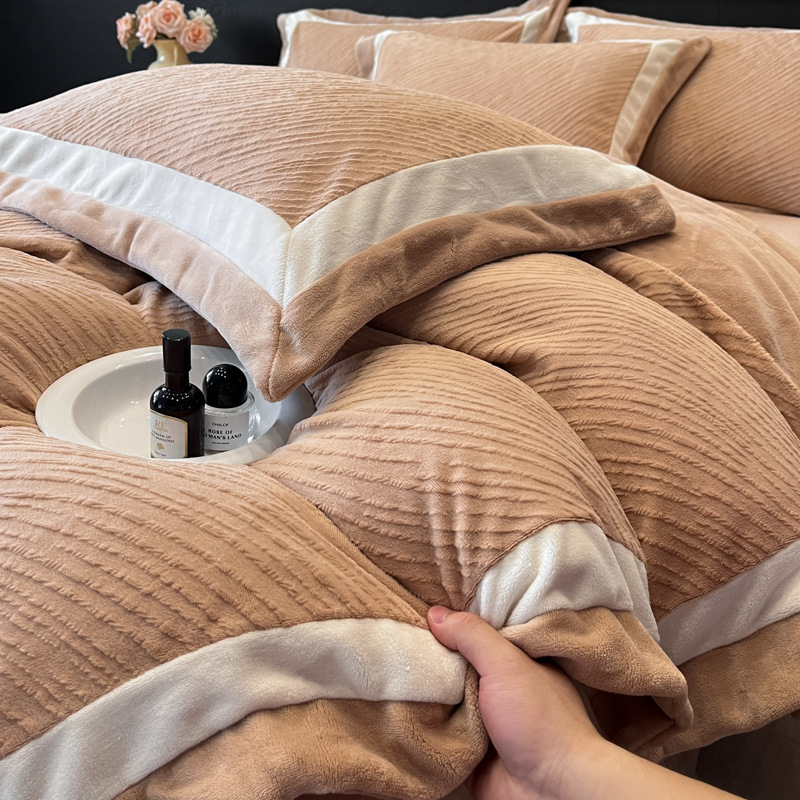 Cama de cama de clase A leche de lana de cuatro piezas de sábanas gruesas cubiertas de cama de cuatro piezas fabricantes de conjuntos de tallado