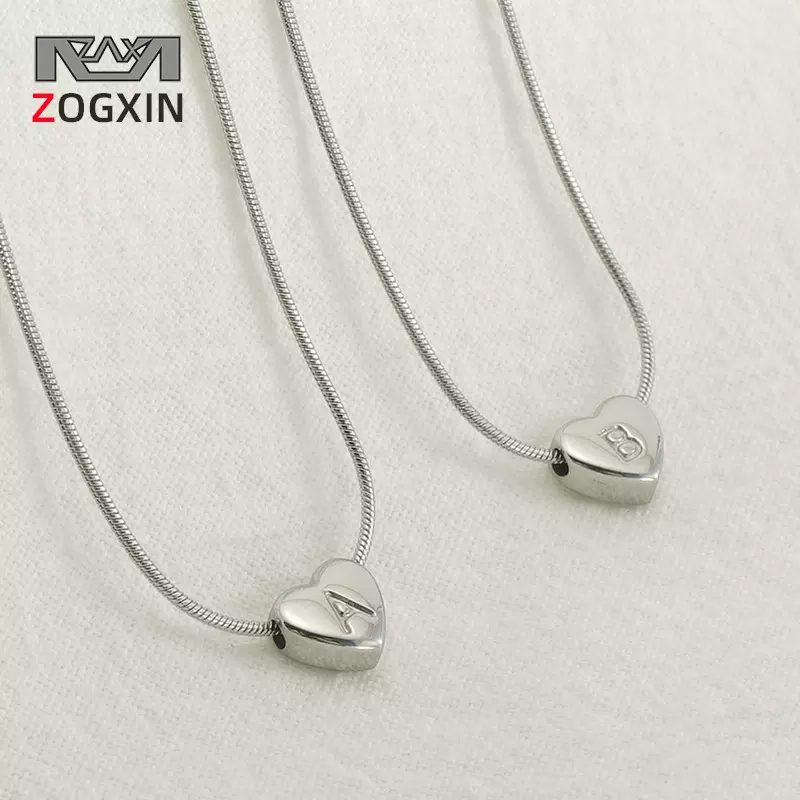 欧美不锈钢26个字母爱心项链高级感极简字母钛钢吊坠锁骨链女配饰